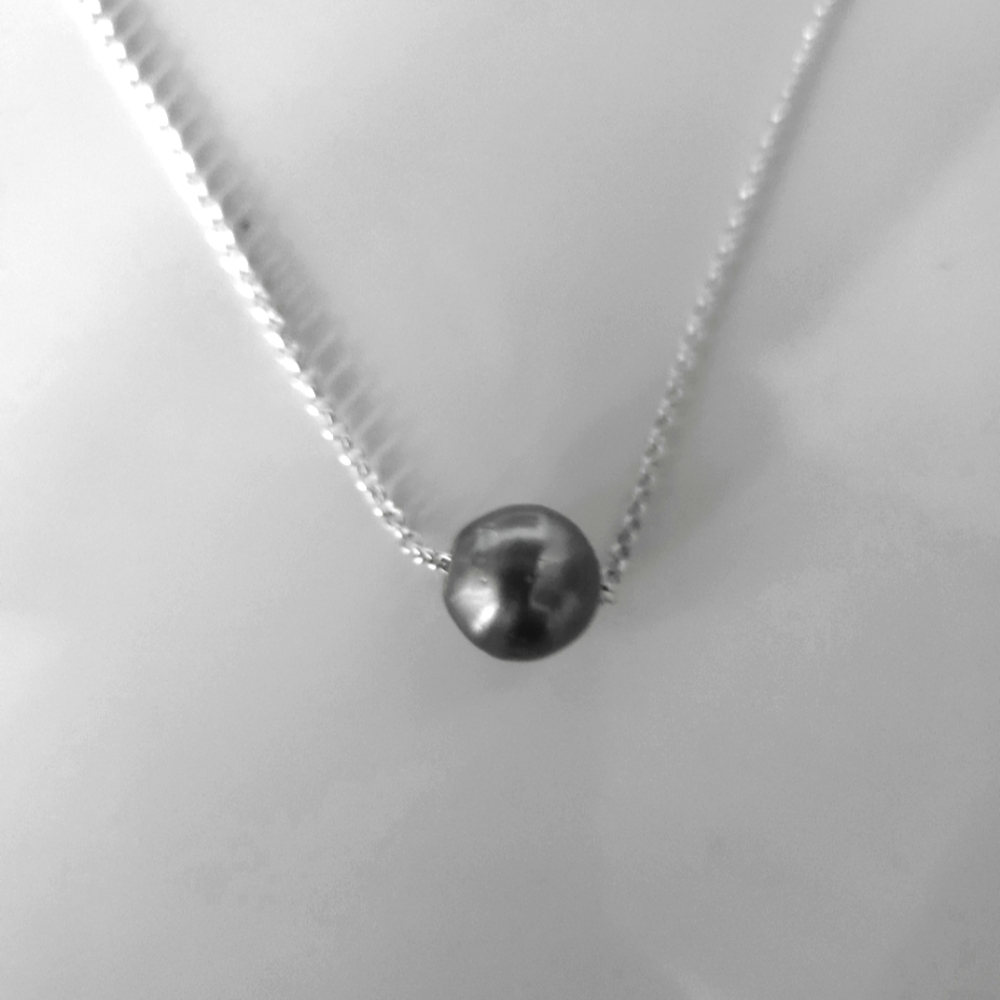 Tahitian floating necklace